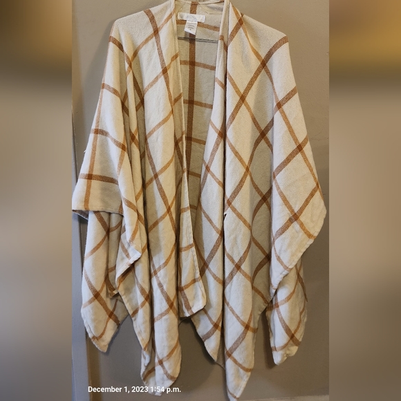 SOLE SOCIETY Shawls/wraps - Picture 1 of 4